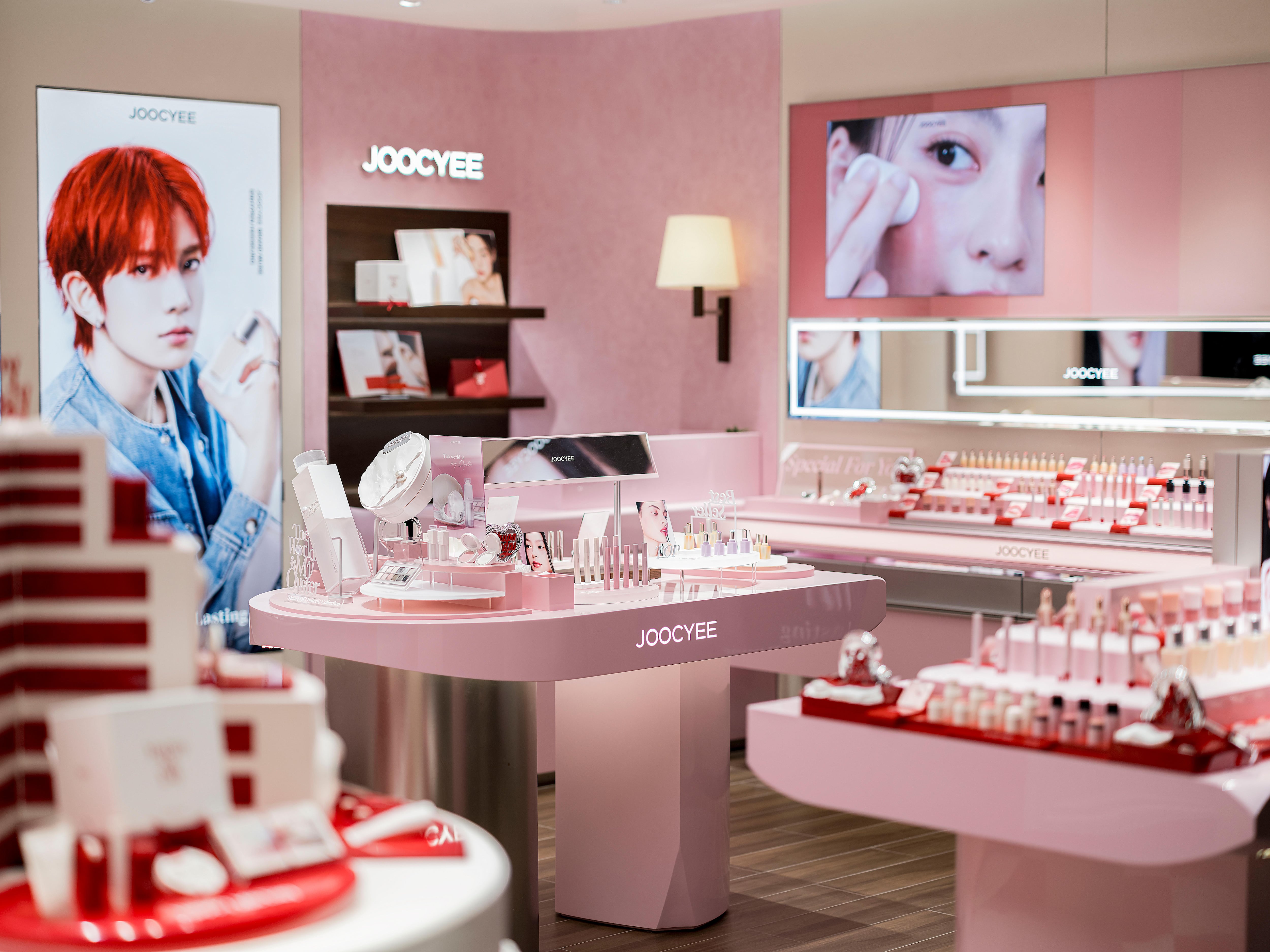 Top 10s: Dyson hair care, fragrance trends and other most-read stories from Aug