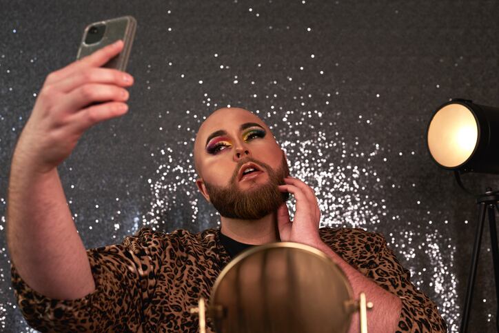 makeup_men_glitter_colour_bright_trends_art_social_mobile_genderfluid.jpg