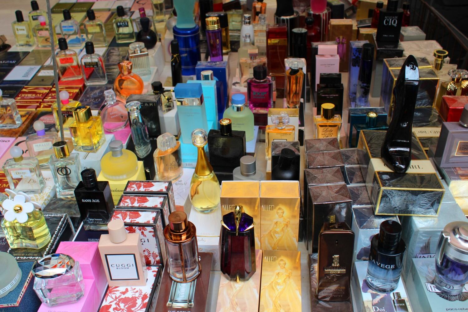 The war on counterfeit cosmetics special: part I 