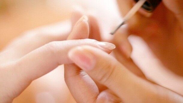 Breathable nail varnish enables Muslim women to pray without worry