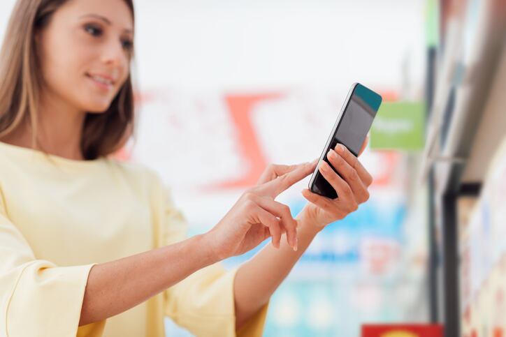 mobile_app_blockchain_product_scanning_QR_Safety_supplychain_provenance_beauty_shopping_shopper_retail_technology.jpg