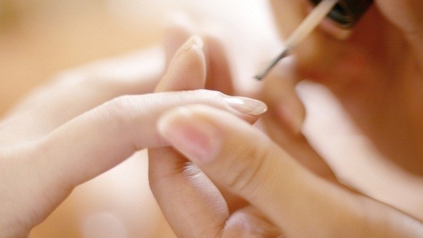 Breathable nail varnish enables Muslim women to pray without worry