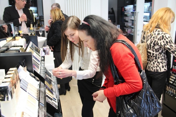 Germany shoppers at new Missha store. Source: Business Korea