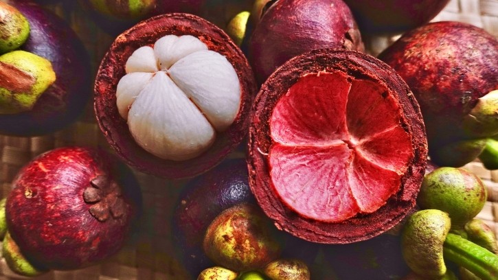 Mangosteen peel extracts found to have good cleansing properties, including sebum removal, dandruff control, and hair strengthening benefits  © Getty Images